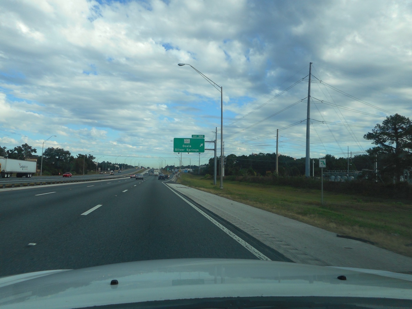 Northbound I-75 approaching the exit 350 off-ramp for State Road 200 in Ocala
