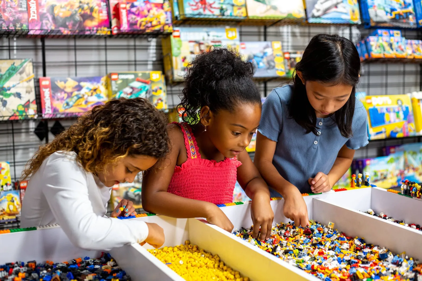 Bricks & Minifigs LEGO Store Coming to Ocala's Six Gun Plaza, First Buy Day Oct. 3