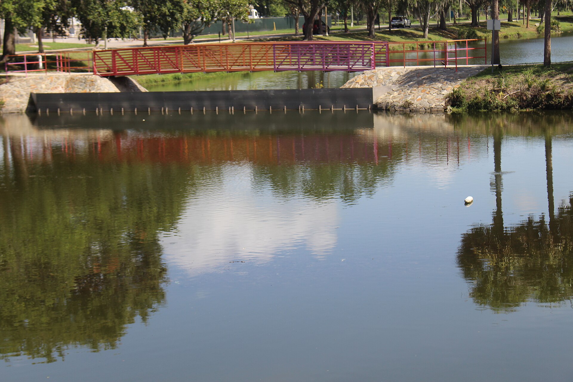 Lake Tuscawilla seen from the south side of Tuscawilla Park in Ocala